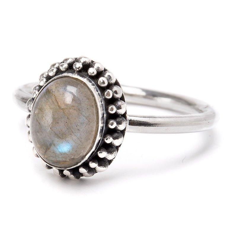 Labradorite, ring with filigree frame – Kristallrummet