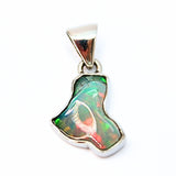 Opal naturlig form, infattad i silver
