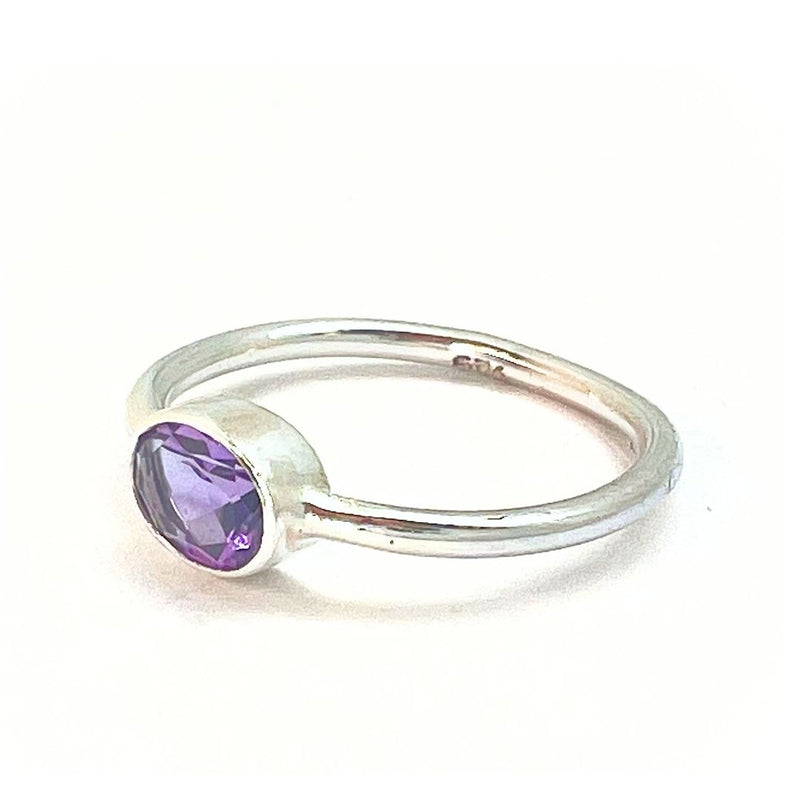 Amethyst, cabochon cut lying oval in silver ring