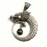 Turmalin, grön med drake i silver