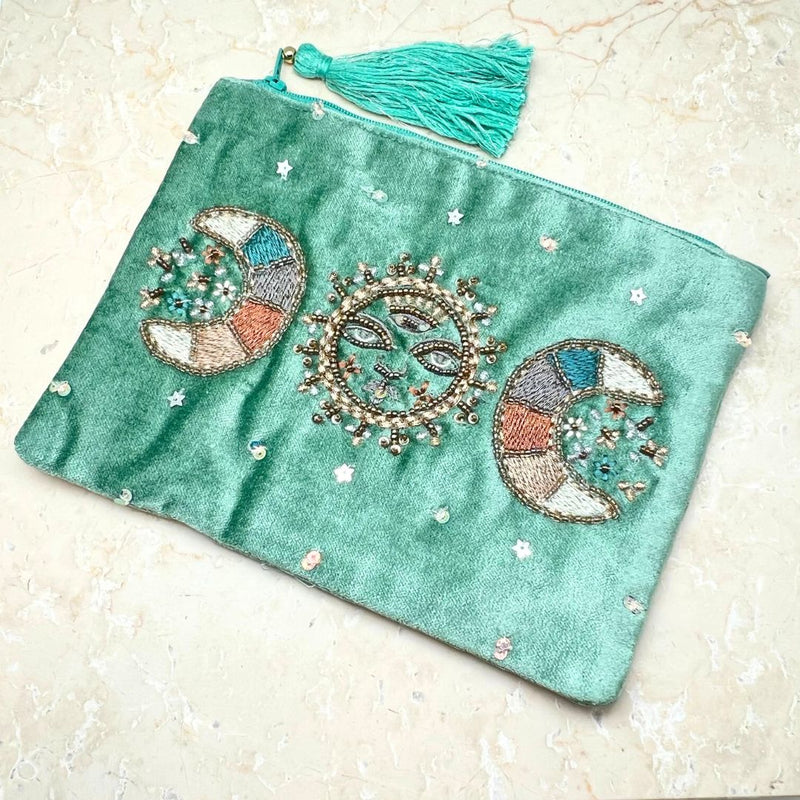 Vaaleanpunainen samettinen kangaskassi, jossa on elämän puu