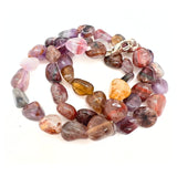 Auralite 23 -kaulakoru hopealukolla