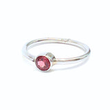 Garnet, oval lying stone in silver ring