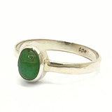 Smaragd, liten oval i silver