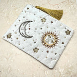 Vaaleanpunainen samettinen kangaskassi, jossa on elämän puu