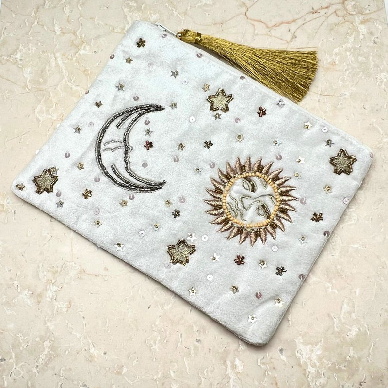 Vaaleanpunainen samettinen kangaskassi, jossa on elämän puu