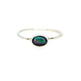 Opal i tunn silverring
