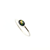 Opal i tunn silverring