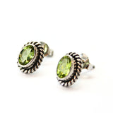 Peridot, stiftörhänge oval silver med filigran