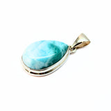 Larimar-riipus hopeassa, ainutlaatuinen kivi