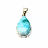 Larimar-riipus hopeassa, ainutlaatuinen kivi