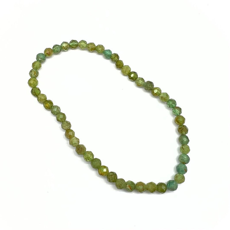 Apatit djupt grön, fasettslipat armband 4 mm
