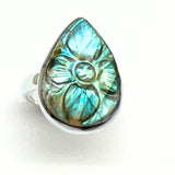 Labradoriitti erittäin suuri upea kivi hopeasormuksessa