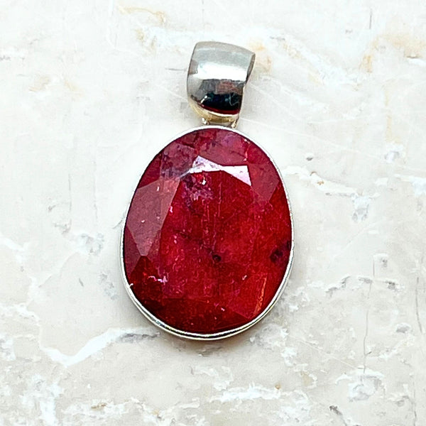 Ruby faceted oval