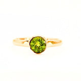 Peridot rund sten i guld vermeil ring