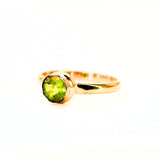 Peridot rund sten i guld vermeil ring
