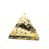 Pyrit slipade glittriga pyramider