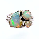 Opal, silverring med tre stenar
