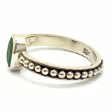 Smaragd, elegant silverring med filgran