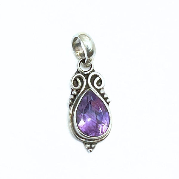 Amethyst pendant with filigree
