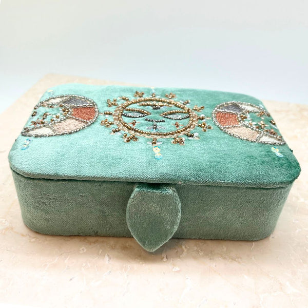 Tygask i rosa sammet med livets träd