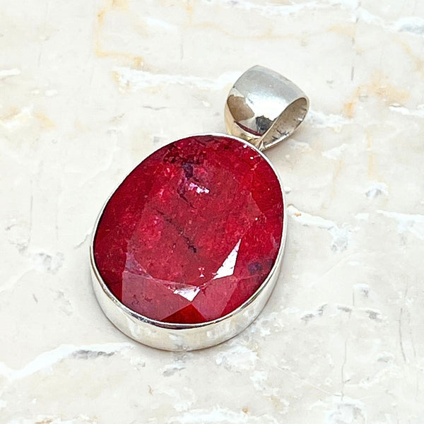 Ruby faceted oval