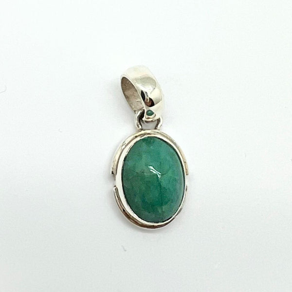 Emerald oval pendant with smooth edge