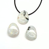 Regnbågsmånsten, trumlat hänge med hål