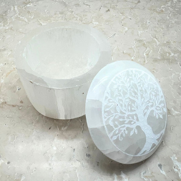 Selenit slipad rund ask med lock & livets träd