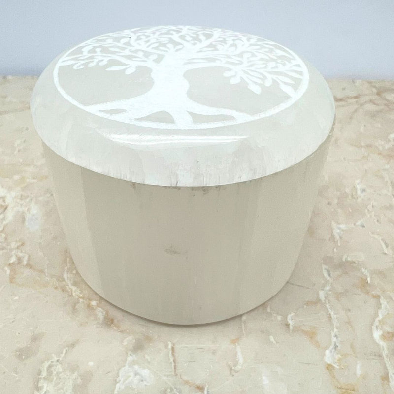 Selenit slipad rund ask med lock & livets träd