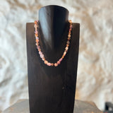 Auralite 23 -kaulakoru hopealukolla