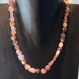 Auralite 23 -kaulakoru hopealukolla