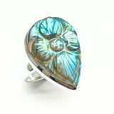 Labradoriitti erittäin suuri upea kivi hopeasormuksessa