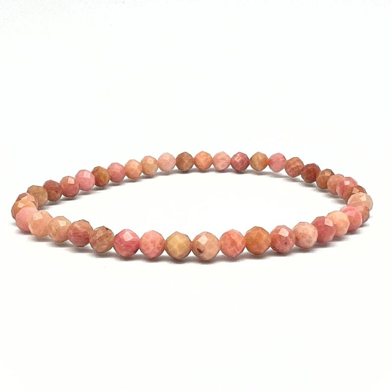 Förstenat trä, rosa fasettslipat armband 4 mm