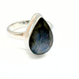 Labradorit fasettslipad droppe i silverring