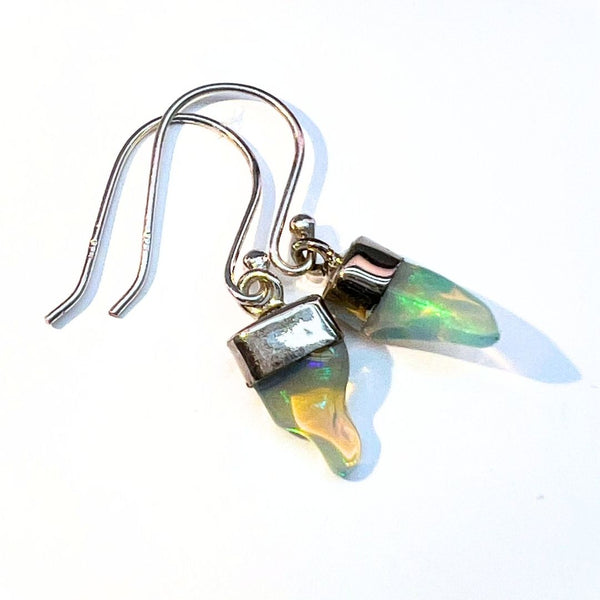 Opal, rå i silverörhänge