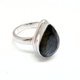 Labradorit fasettslipad droppe i silverring