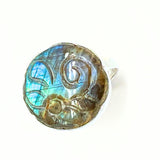 Labradoriitti erittäin suuri upea kivi hopeasormuksessa