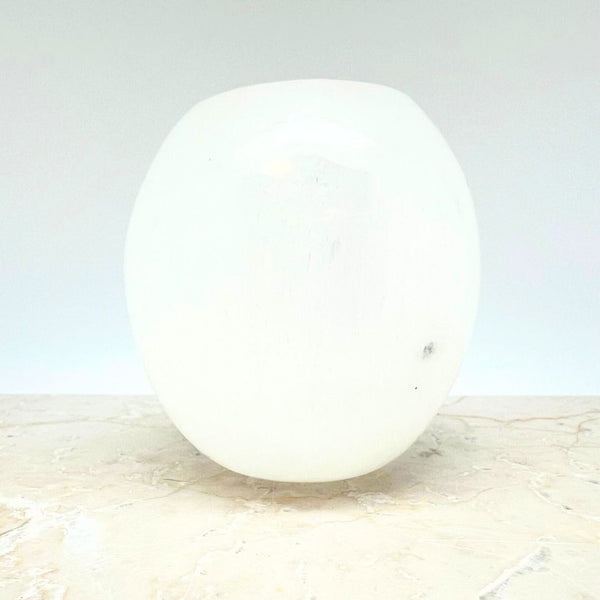 Ljuslykta, rund äggformad vit selenit