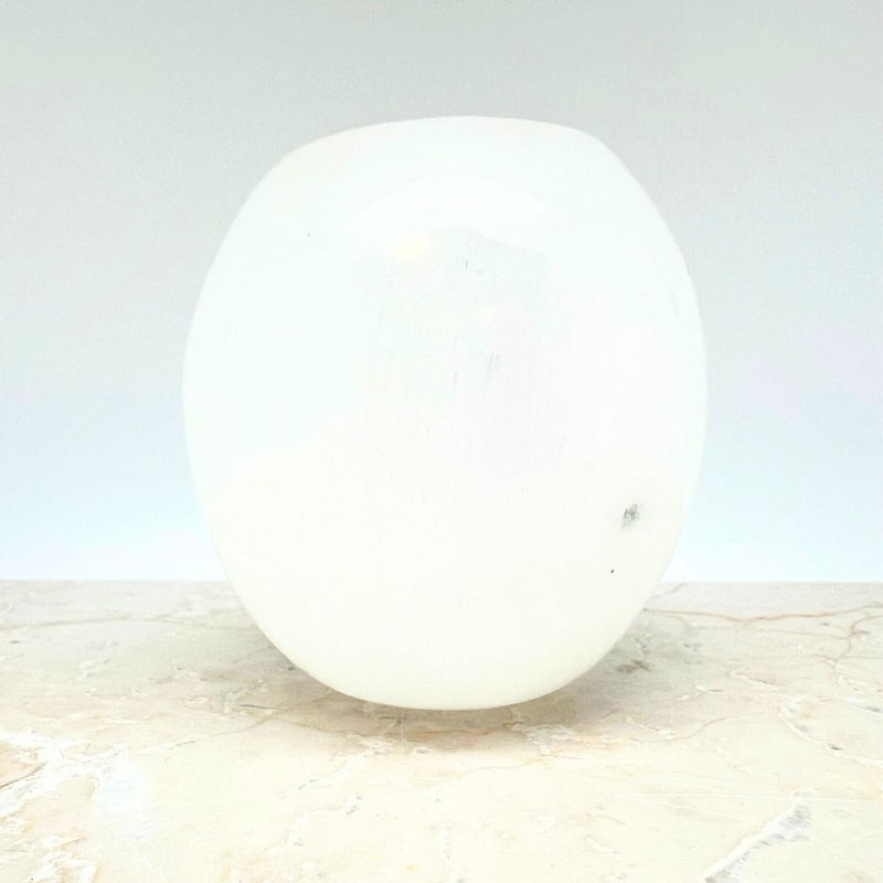 Ljuslykta, rund äggformad vit selenit