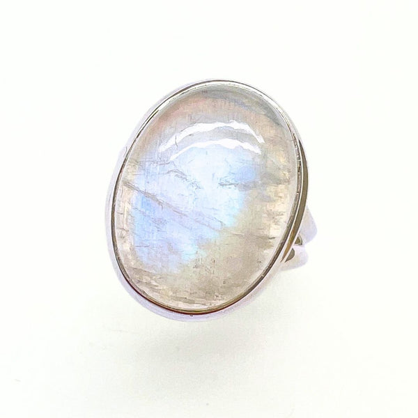 Regnbågsmånsten, oval sten med slät ring i sterling silver storlek 5