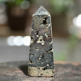 Pyrit glittrigt & unikt stort torn