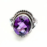 Ametisti hopeasormuksessa filigraanihopealla