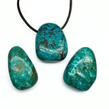 Krysokolla trumlat hänge med hål