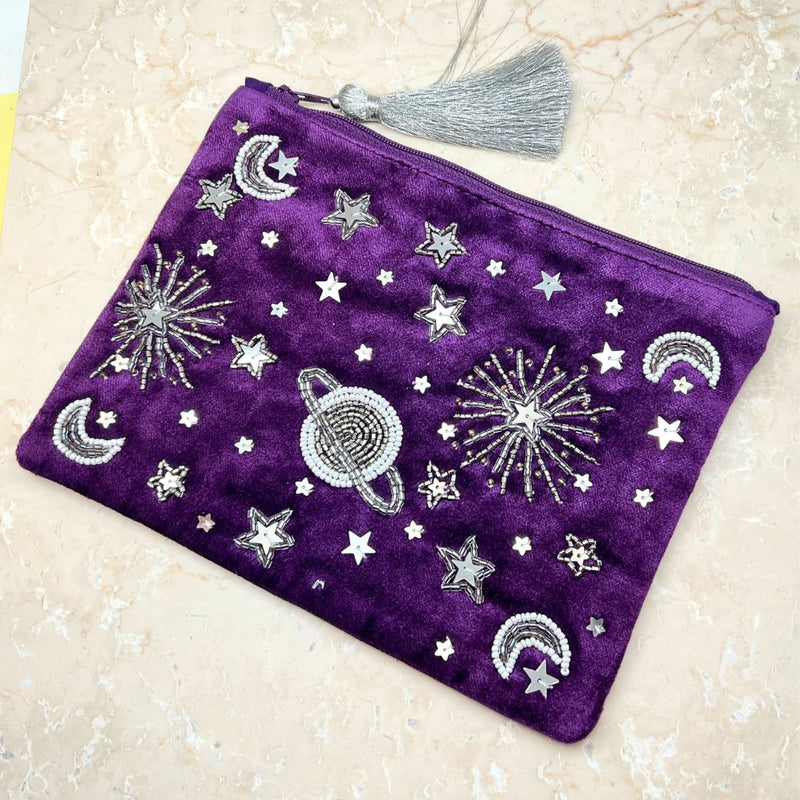 Vaaleanpunainen samettinen kangaskassi, jossa on elämän puu