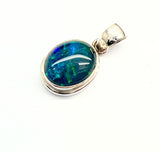 Opal, ovalt silverhänge med liten silverkant