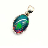 Opal, ovalt silverhänge med liten silverkant