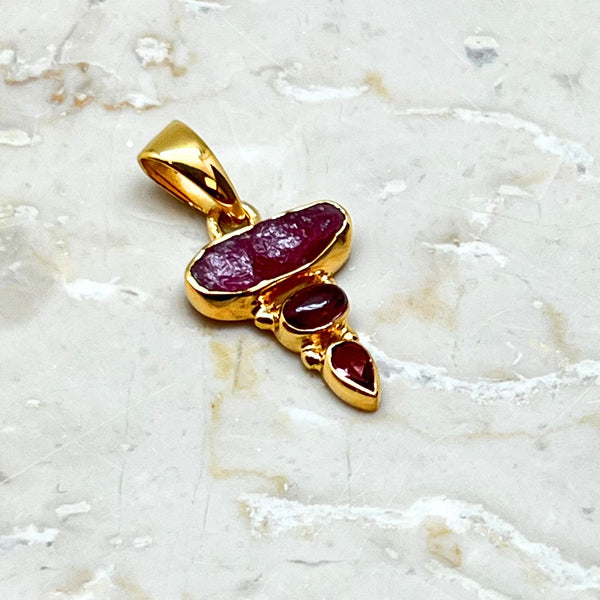 Tourmaline, pink - three stones in gold