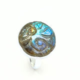 Labradoriitti erittäin suuri upea kivi hopeasormuksessa