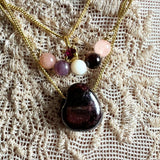 Persikomånsten halsband med silver eller guldpläterad kedja